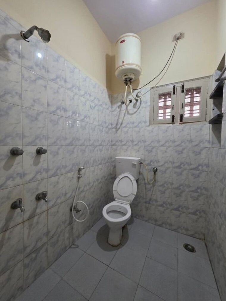 Bathroom, hsr layout sector 2 2 Bedroom 1100 Sq.Ft. Builder Floor In Hsr Layout Sector 2 Bangalore 10425807