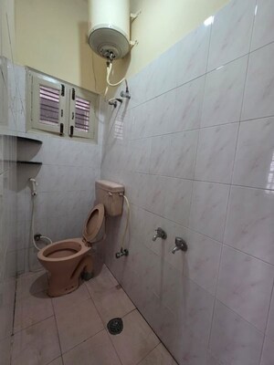 Bathroom in 2 BHK Builder Floor at Hsr Layout Sector 2 – for Rent