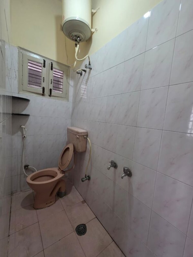 Bathroom, hsr layout sector 2 2 Bedroom 1100 Sq.Ft. Builder Floor In Hsr Layout Sector 2 Bangalore 10425807