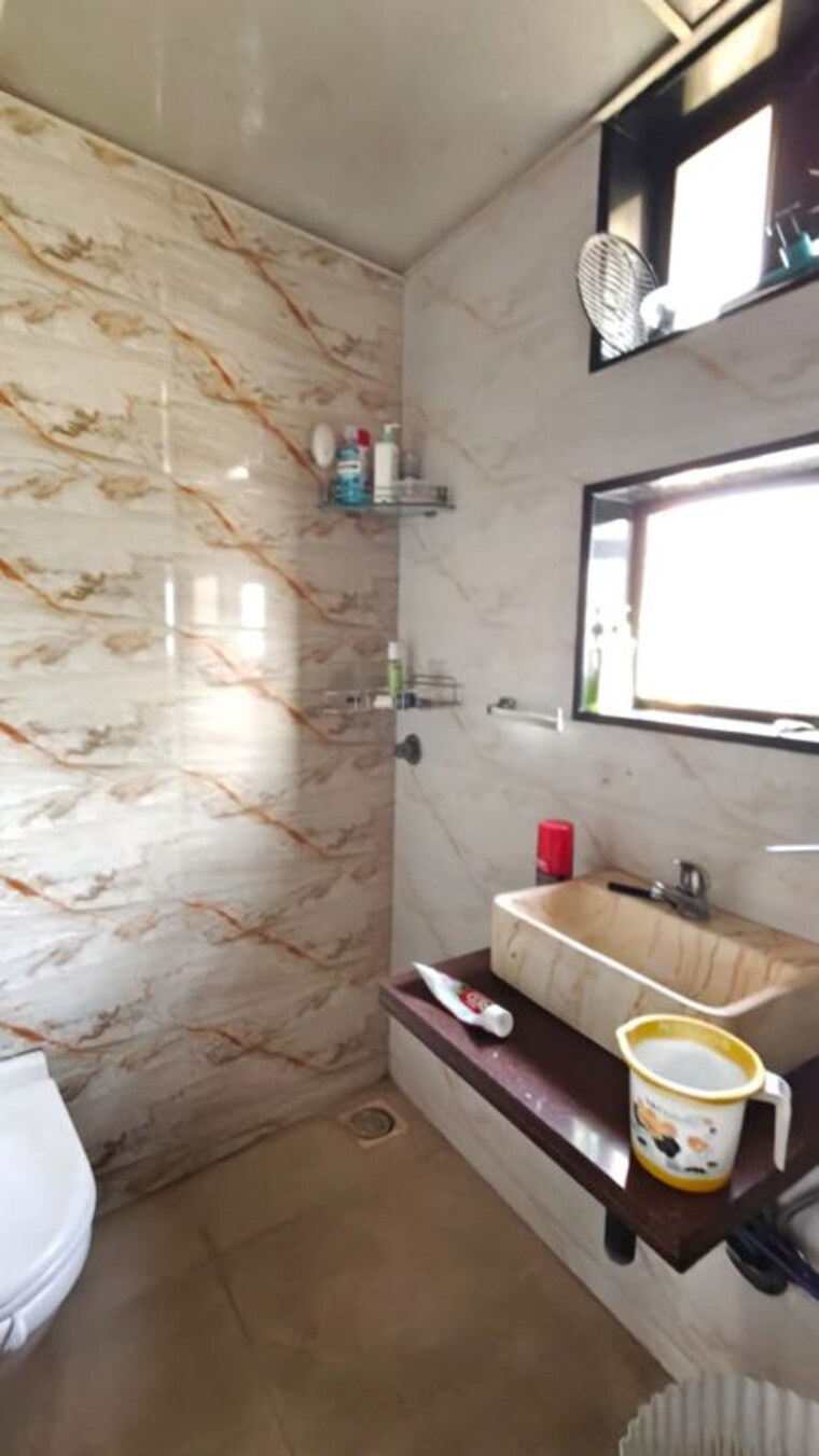 Bathroom, atul-blue-mountains 2.5 Bedroom 1050 Sq.Ft. Apartment In Malad East Mumbai 10425836