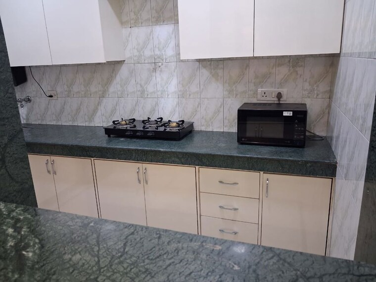 Kitchen, lajpat nagar i 2 Bedroom 1000 Sq.Ft. Builder Floor In Lajpat Nagar I Delhi 10425878