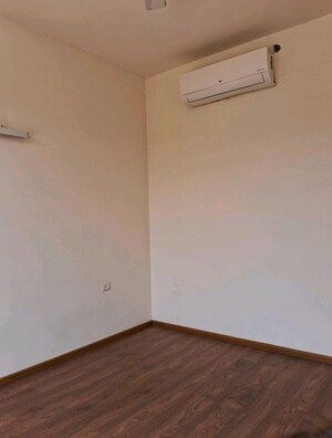 Room in 3.5 BHK Apartment at Vatika Sovereign Park, Sector 99 – for Rent