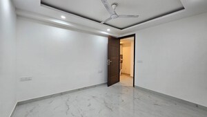 Room in 3 BHK Builder Floor at Saket – for Rent