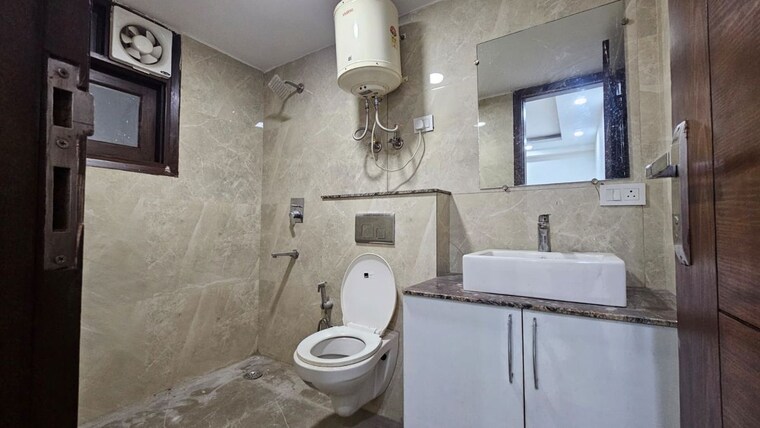 Bathroom, saket 3 Bedroom 1500 Sq.Ft. Builder Floor In Saket Delhi 10426000