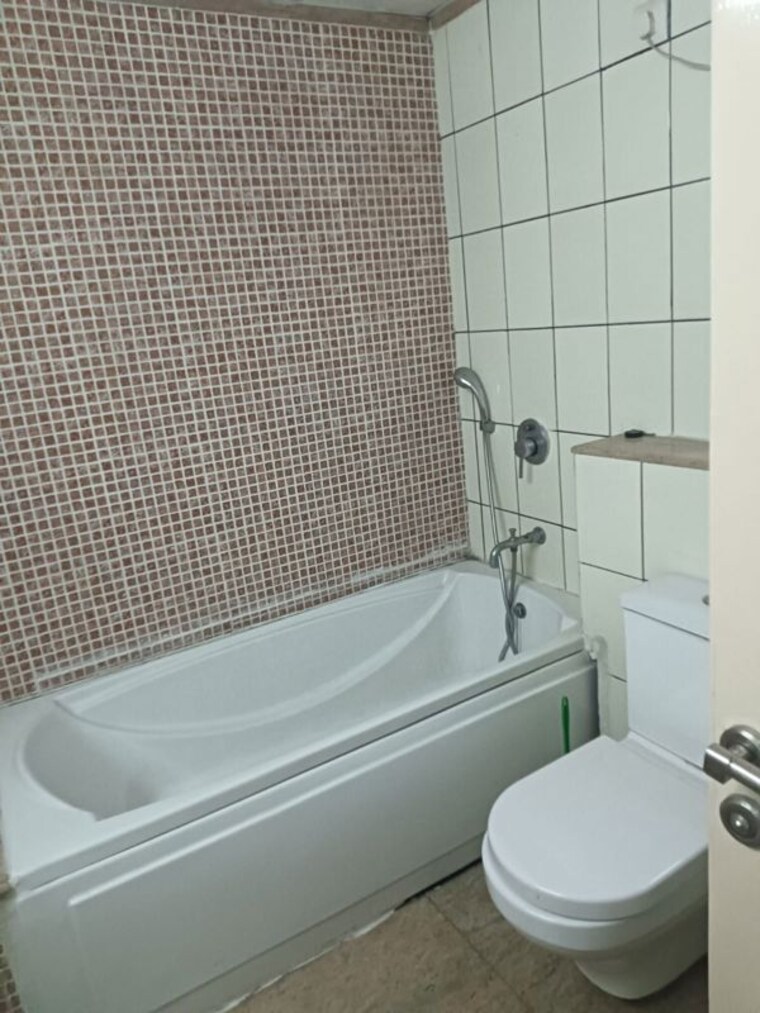 Bathroom, unitech-uniworld-gardens 3 Bedroom 2050 Sq.Ft. Apartment In Sector 47 Gurgaon 10426006
