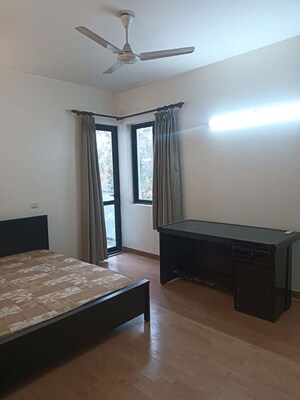 Room in 3 BHK Apartment at Unitech Uniworld Gardens, Sector 47 – for Rent