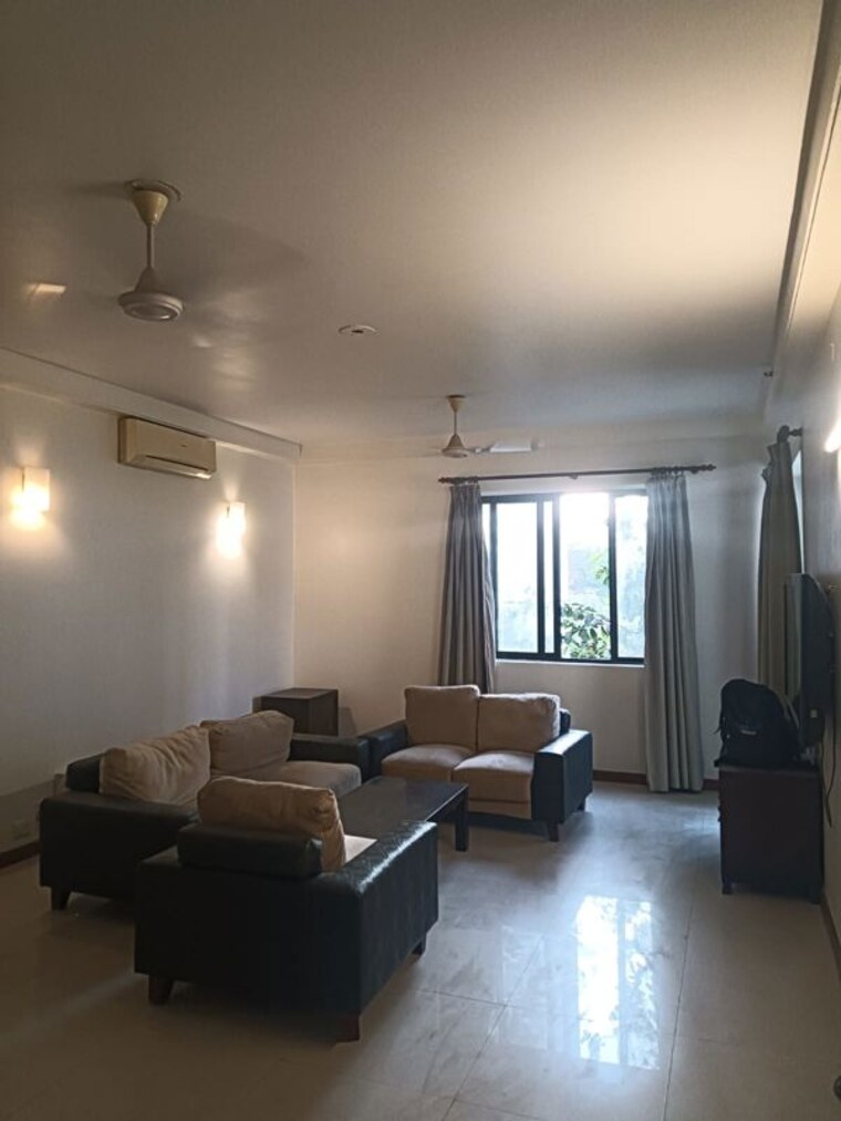 Living Room, unitech-uniworld-gardens 3 Bedroom 2050 Sq.Ft. Apartment In Sector 47 Gurgaon 10426006
