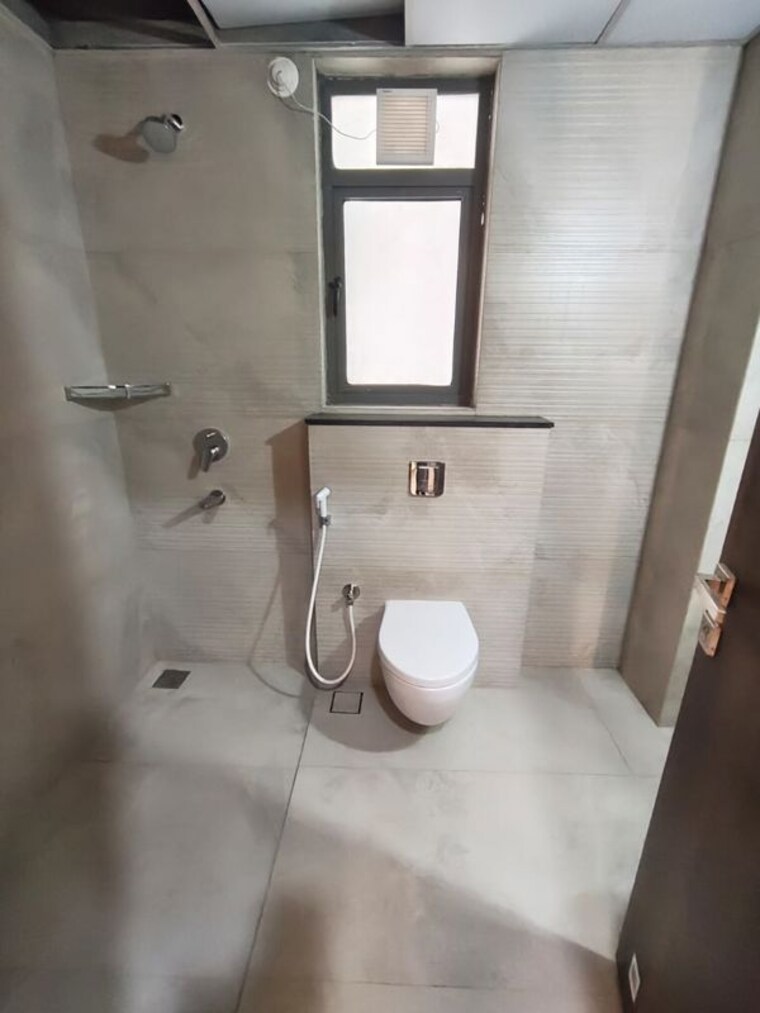 Bathroom, srr-sriram-river-view 3 Bedroom 2200 Sq.Ft. Apartment In Narsingi Hyderabad 10426024