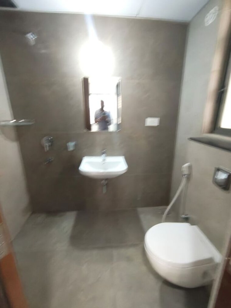Bathroom, srr-sriram-river-view 3 Bedroom 2200 Sq.Ft. Apartment In Narsingi Hyderabad 10426024
