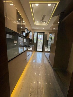 Building Lobby in 4 BHK Builder Floor at Sector 57 – for Rent