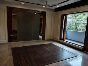 Room in 4 BHK Builder Floor at Sector 57 – for Rent