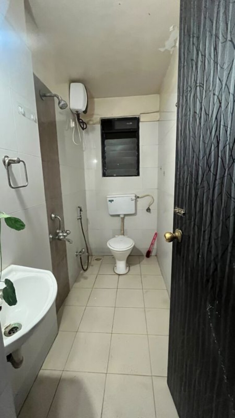 Bathroom, wadgaon sheri 2 Bedroom 820 Sq.Ft. Apartment In Wadgaon Sheri Pune 10425975
