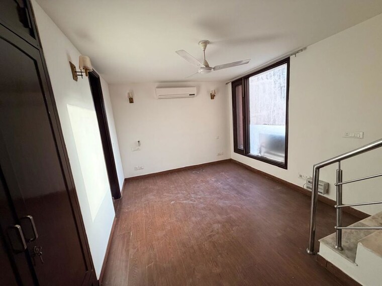 Room, dayanand colony 3 Bedroom 1100 Sq.Ft. Builder Floor In Dayanand Colony Delhi 10426020