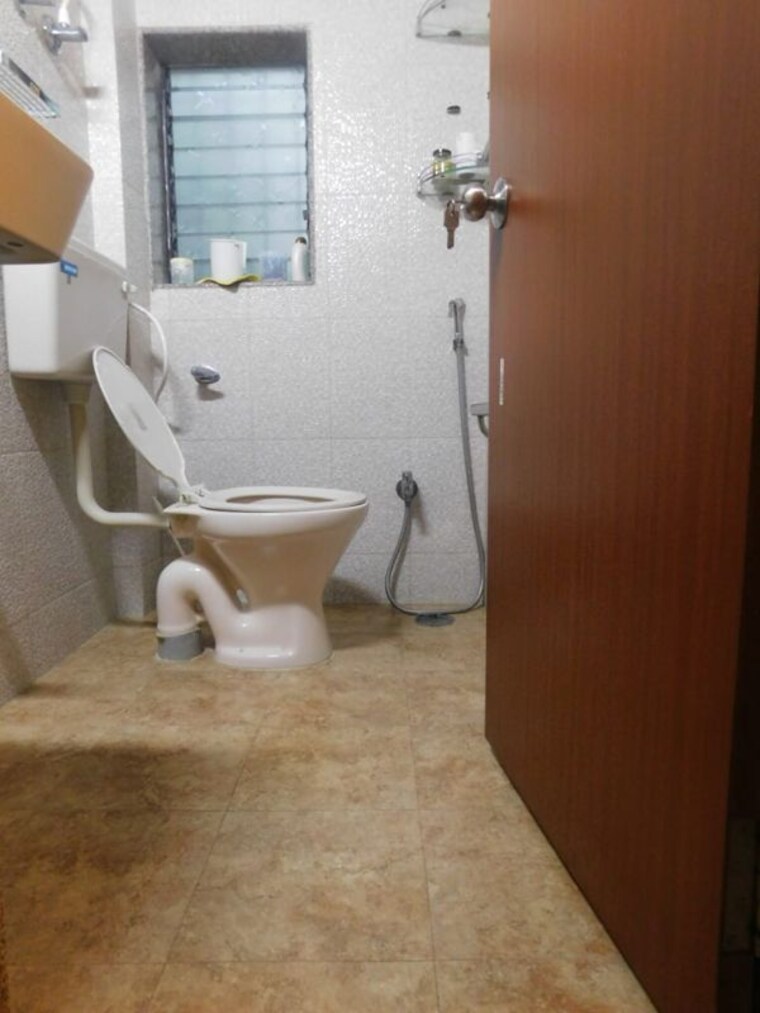 Bathroom, om-dwarkanath-chs 5 Bedroom 1800 Sq.Ft. Villa In Nerul Navi Mumbai 10426047