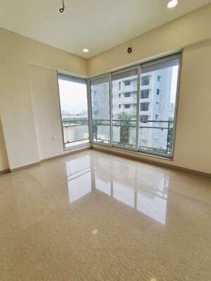 Room in 4 BHK Apartment at Avron V, Chembur – for Rent