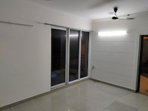 Room in 2 BHK Apartment at Exotica Dreamville, Sector 16c Greater Noida – for Rent