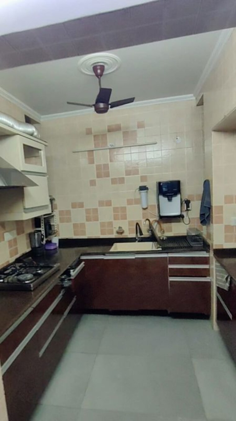 Kitchen, ip extension 3 Bedroom 1250 Sq.Ft. Apartment In Ip Extension Delhi 10415991