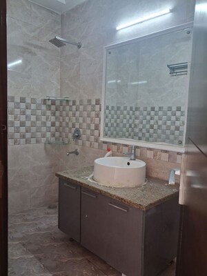 Bathroom in 3.5 BHK Apartment at S S Southend, Sector 49 – for Rent