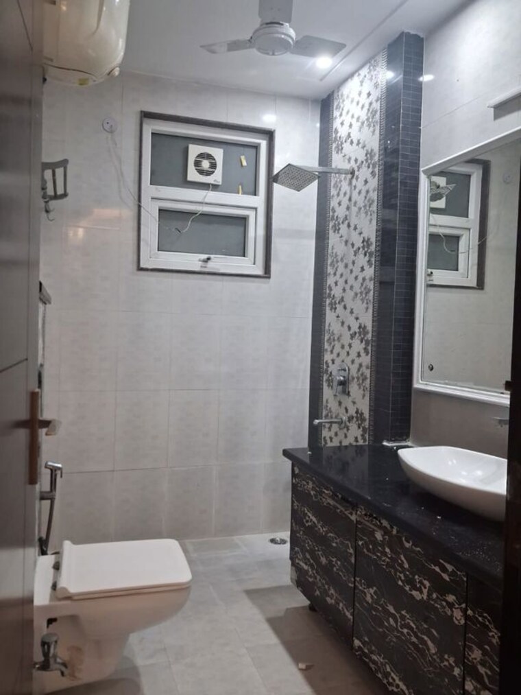 Bathroom, s-s-southend 3.5 Bedroom 2700 Sq.Ft. Apartment In Sector 49 Gurgaon 10426079
