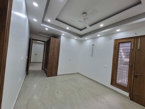 Room in 3 BHK Builder Floor at Sector 45 – for Rent