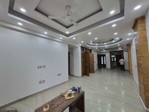 Furnished Amenities in 3 BHK Builder Floor at Sector 45 – for Rent