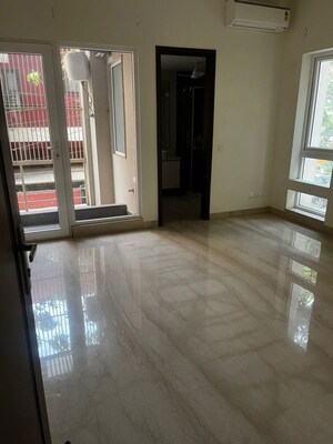 Room in 3 BHK Builder Floor at Greater Kailash ii – for Rent