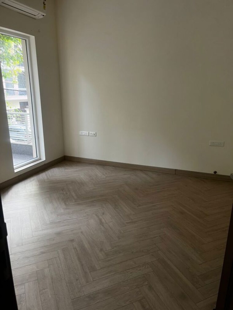Room, greater kailash ii 3 Bedroom 280 Sq.Yd. Builder Floor In Greater Kailash ii Delhi 10426095
