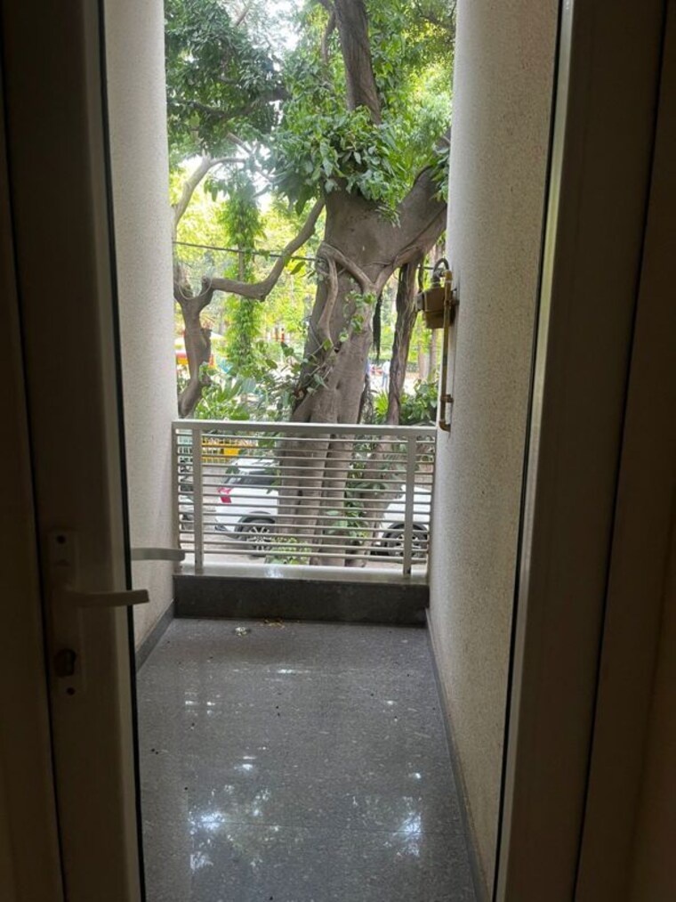Balcony, greater kailash ii 3 Bedroom 280 Sq.Yd. Builder Floor In Greater Kailash ii Delhi 10426095