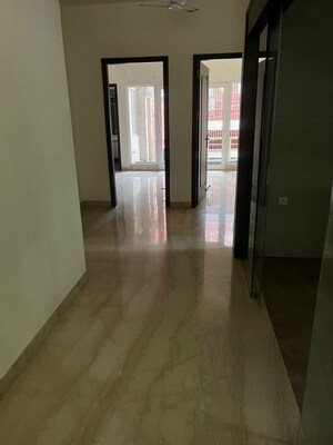 Room in 3 BHK Builder Floor at Greater Kailash ii – for Rent