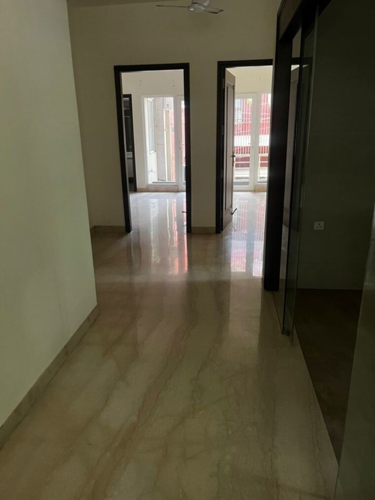 Room, greater kailash ii 3 Bedroom 280 Sq.Yd. Builder Floor In Greater Kailash ii Delhi 10426095