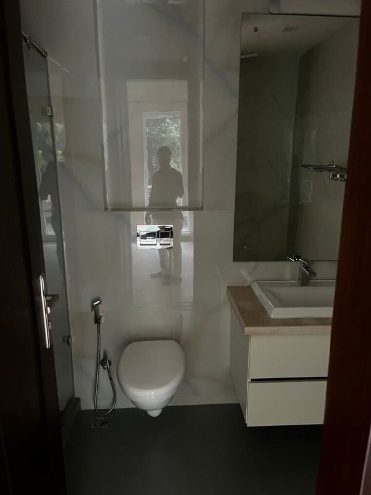 Bathroom, greater kailash ii 3 Bedroom 280 Sq.Yd. Builder Floor In Greater Kailash ii Delhi 10426095