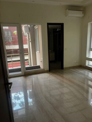 Room in 3 BHK Builder Floor at Greater Kailash ii – for Rent