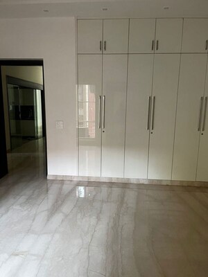 Room in 3 BHK Builder Floor at Greater Kailash ii – for Rent