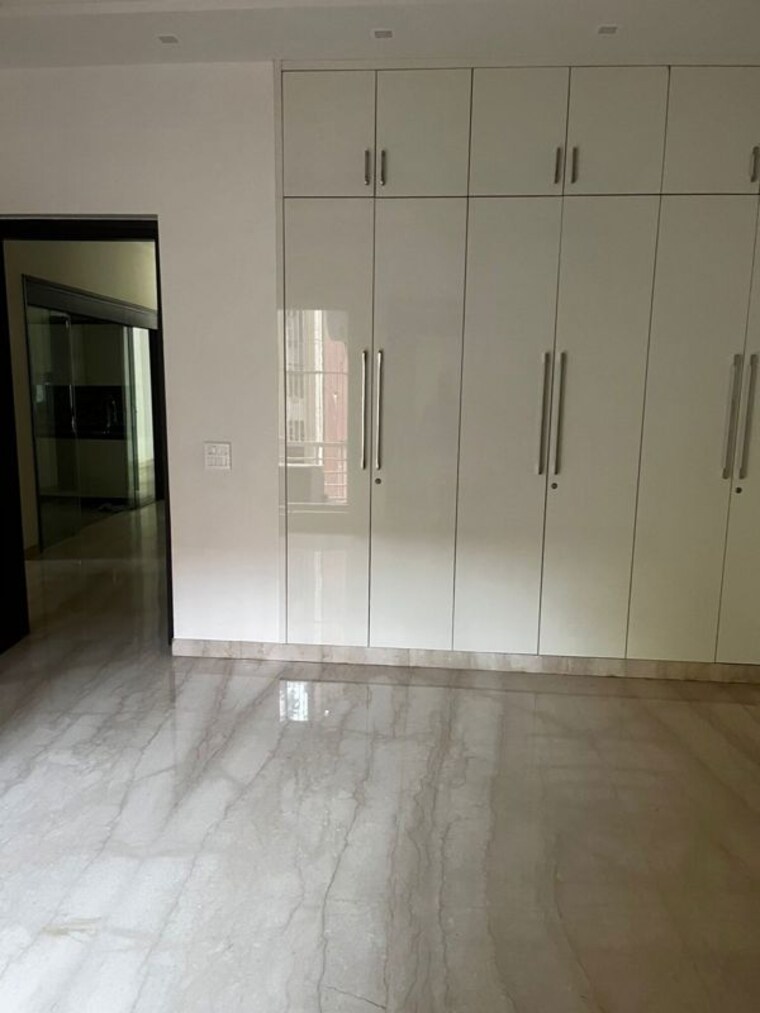 Room, greater kailash ii 3 Bedroom 280 Sq.Yd. Builder Floor In Greater Kailash ii Delhi 10426095