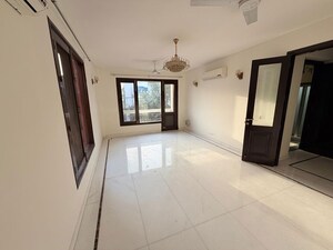  Showroom For Sale in Lajpat Nagar 4