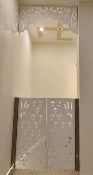 Room in 5 BHK Independent House at Preet Colony – for Sale