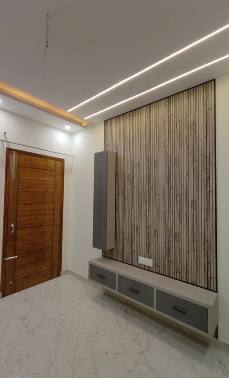 Room, preet colony 5 Bedroom 1800 Sq.Ft. Independent House In Preet Colony Zirakpur 10426110