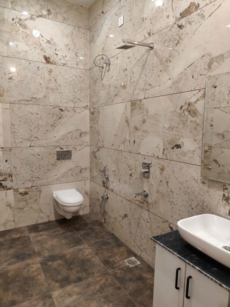 Bathroom, preet colony 5 Bedroom 1800 Sq.Ft. Independent House In Preet Colony Zirakpur 10426110