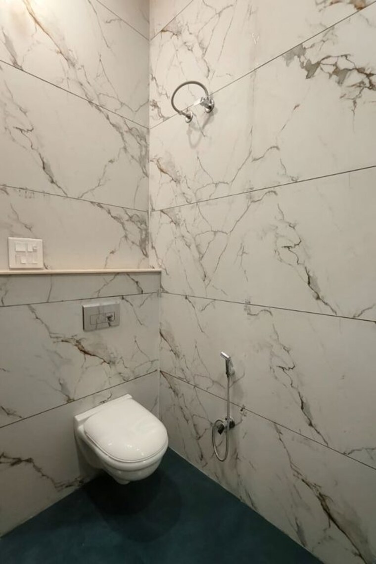 Bathroom, preet colony 5 Bedroom 1800 Sq.Ft. Independent House In Preet Colony Zirakpur 10426110