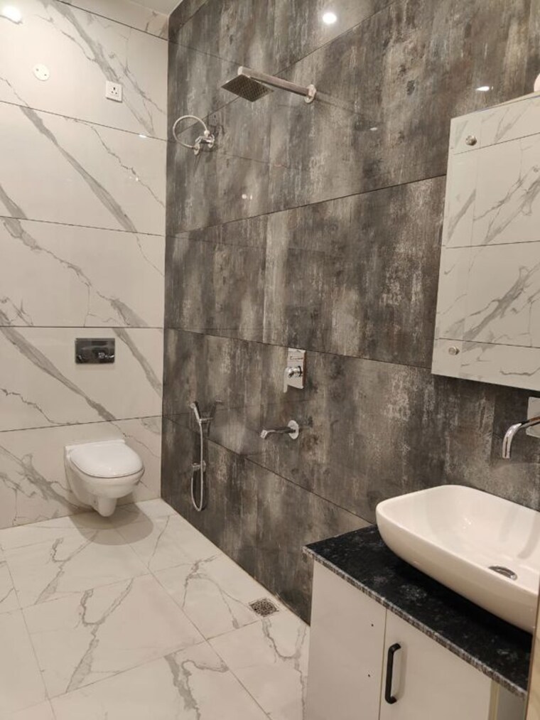 Bathroom, preet colony 5 Bedroom 1800 Sq.Ft. Independent House In Preet Colony Zirakpur 10426110