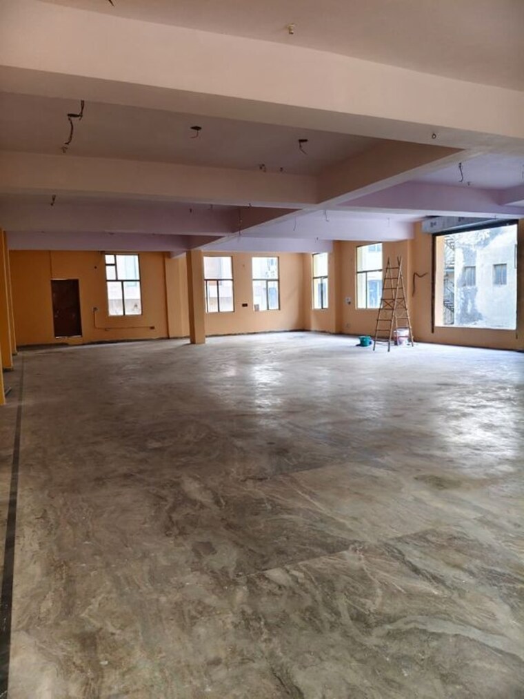 Room, sector 63 Commercial Warehouse 2600 Sq.Ft. In Sector 63 Noida 10426094