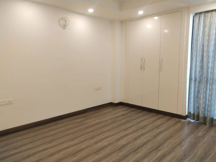 Room, sector 27 3 Bedroom 2180 Sq.Ft. Builder Floor In Sector 27 Gurgaon 10426108