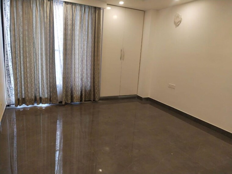 Room, sector 27 3 Bedroom 2180 Sq.Ft. Builder Floor In Sector 27 Gurgaon 10426108