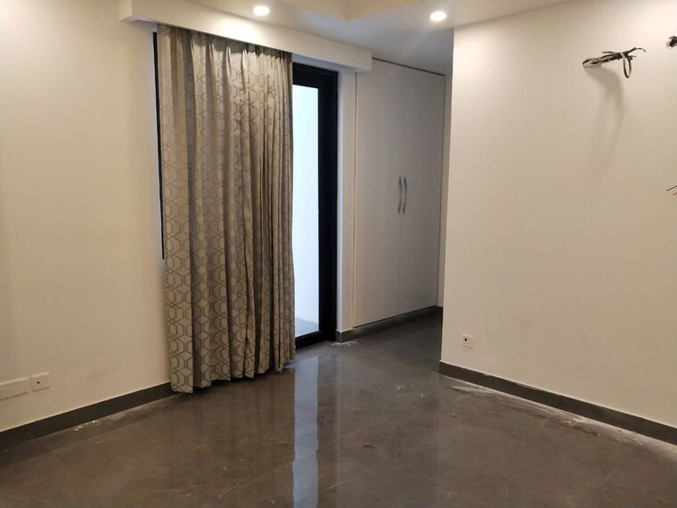 Room, sector 27 3 Bedroom 2180 Sq.Ft. Builder Floor In Sector 27 Gurgaon 10426108