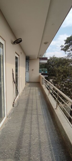 Balcony in 3 BHK Builder Floor at Dlf Phase iv – for Rent