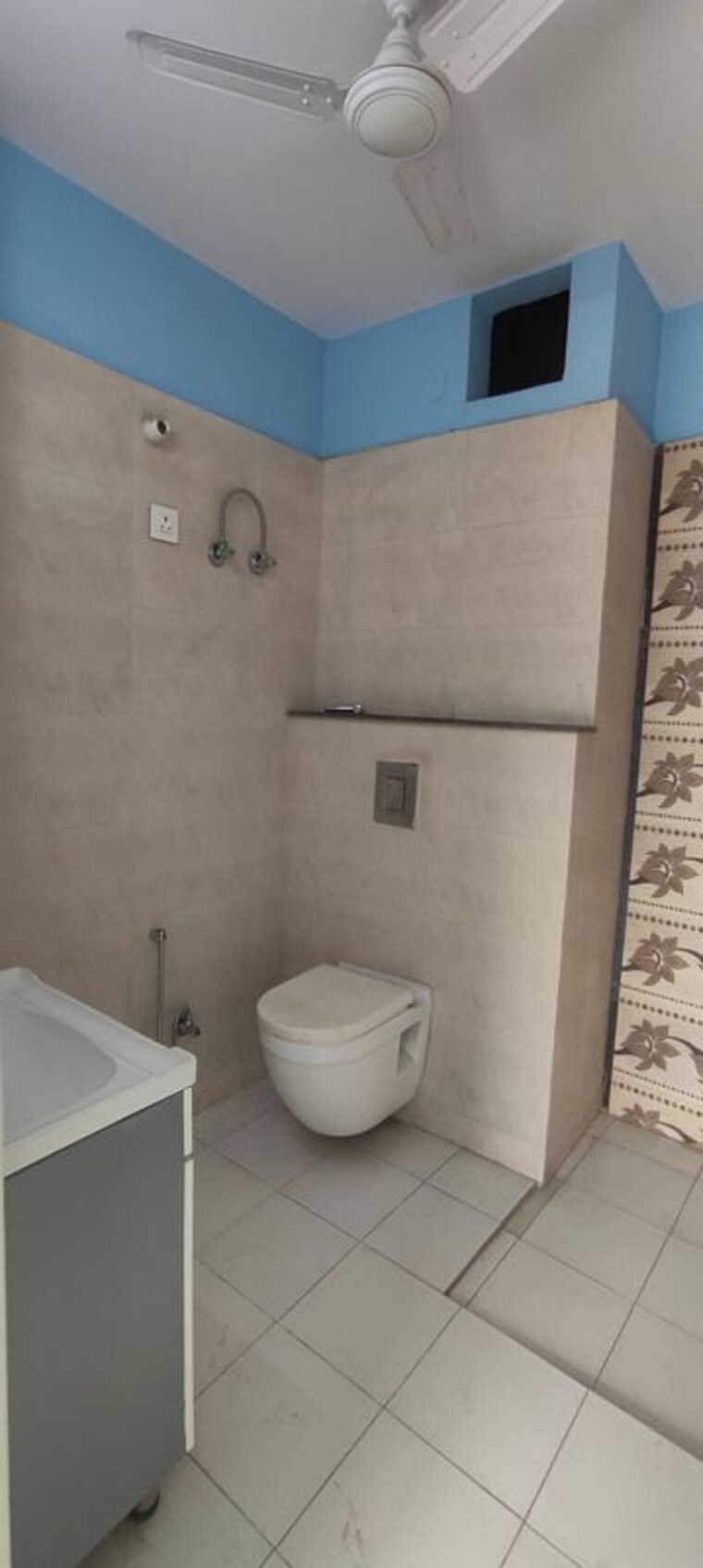 Bathroom, dlf phase iv 3 Bedroom 2300 Sq.Ft. Builder Floor In Dlf Phase iv Gurgaon 10426119