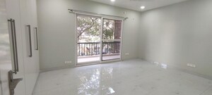 Room in 3 BHK Builder Floor at Dlf Phase iv – for Rent