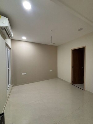 Room in 2 BHK Apartment at Raghav Marvel, Kurla East – for Rent