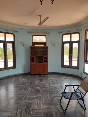 Room in 4 BHK Builder Floor at Vasant Vihar – for Rent