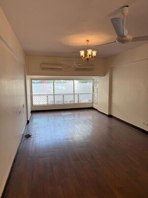 Room in 3 BHK Apartment at Lokhandwala Minerva Mahalaxmi, Mahalaxmi – for Rent